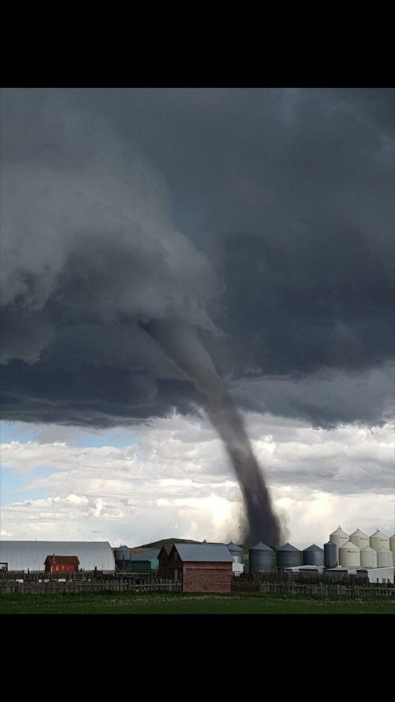 Incredible videos and photos of Tornado in Three Hills Alberta